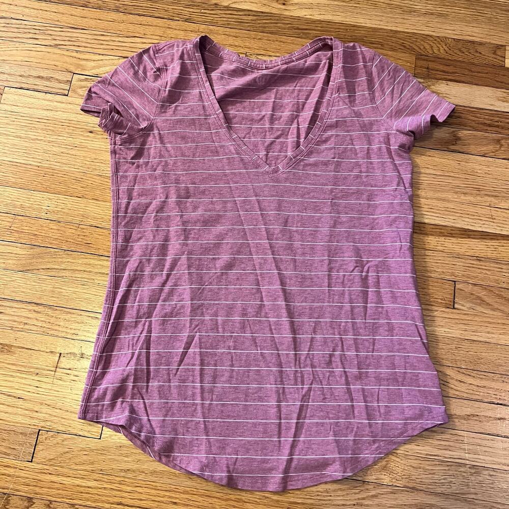 Lululemon Shirt Womens Small ? pink Striped V Neck Short Sleeve Performance